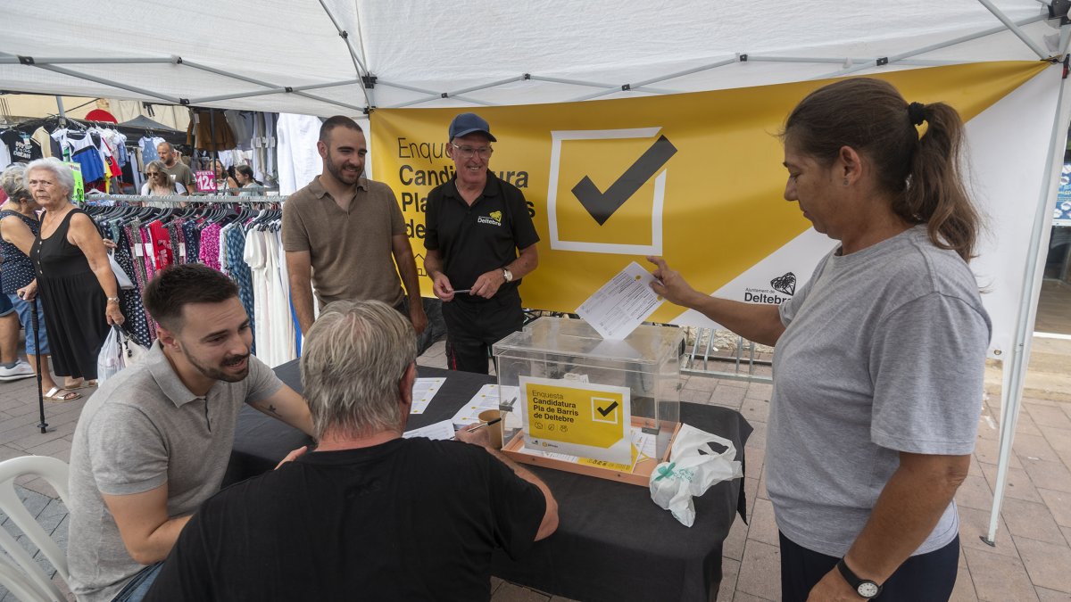 Punt de votació al mercat.