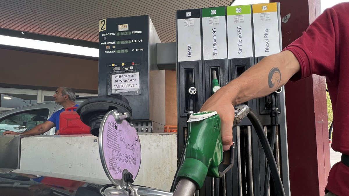 La moderación de la inflación se debe fundamnetalmente al comportamiento del precio de la electricidad y los carburantes.