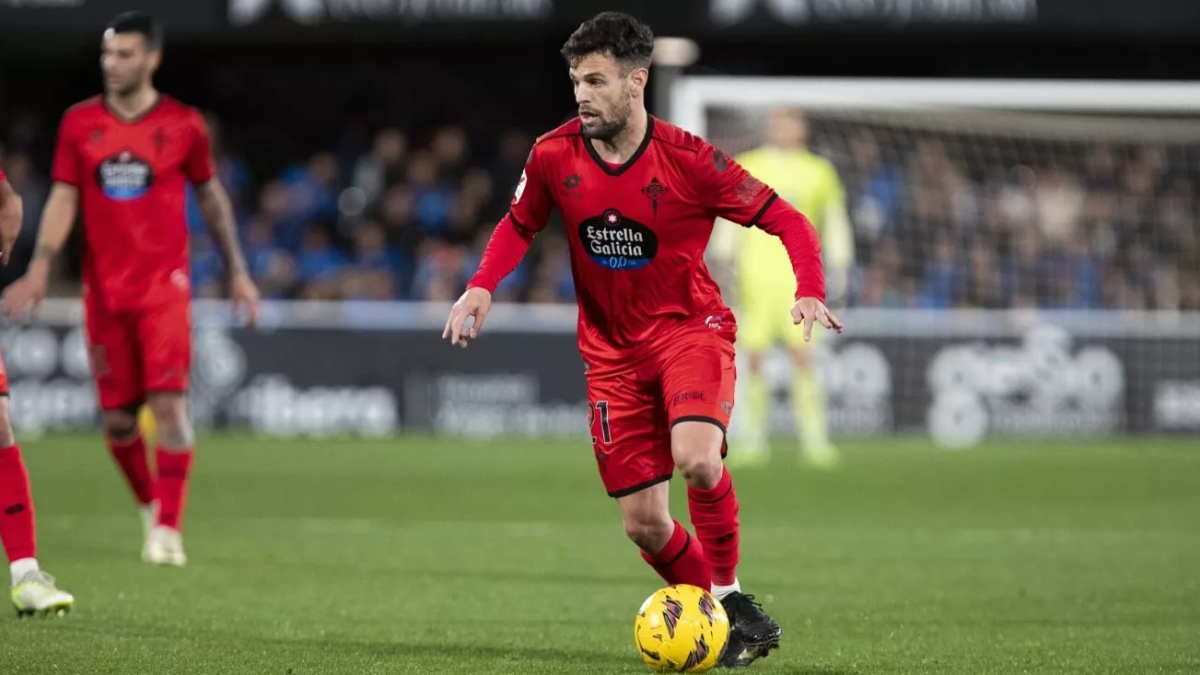 Moi Delgado refuerza el carril izquierdo grana.