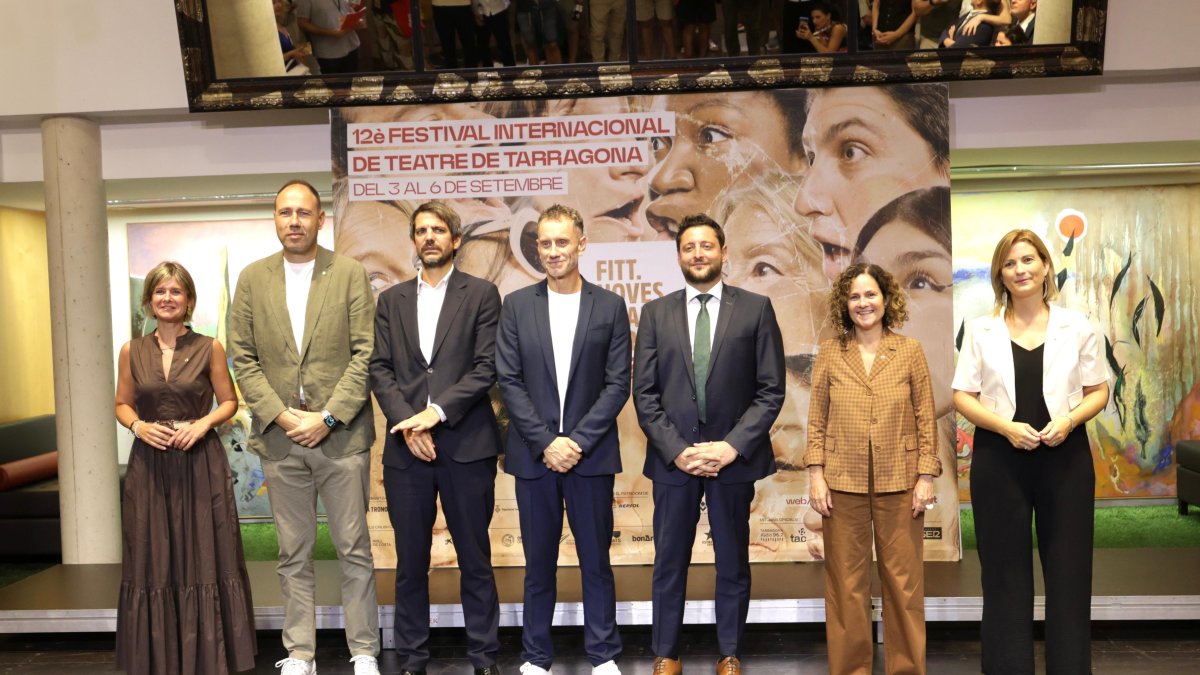 Noemí Llauradó, Berni Álvarez, Ernest Urtasun, Joan Negrié, Rubén Viñuales, Sònia Hernández y Raquel Sans han presidido el acto.