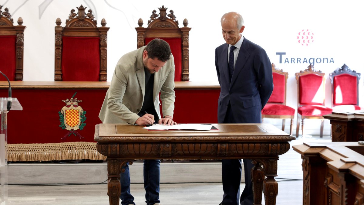 Momento de la firma del nuevo contrato de la basura de Tarragona
