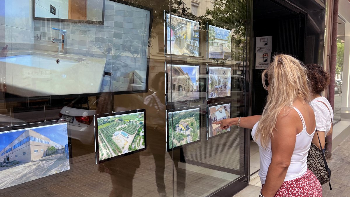 Les ofertes a les agències immobiliàries no s’arriben a publicar perquè la llista d’espera ja cobreix el pis disponible.