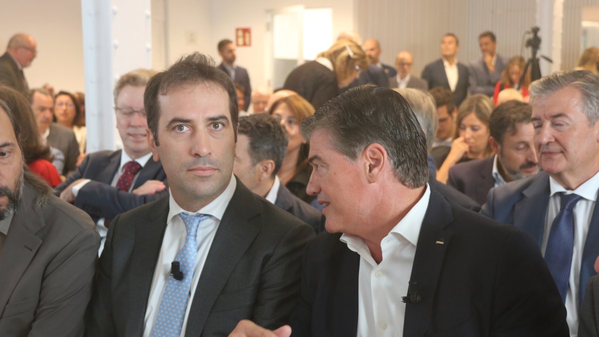 El ministro de Economia, Carlos Cuerpo, y el presidente de Pimec, Antoni Cañete