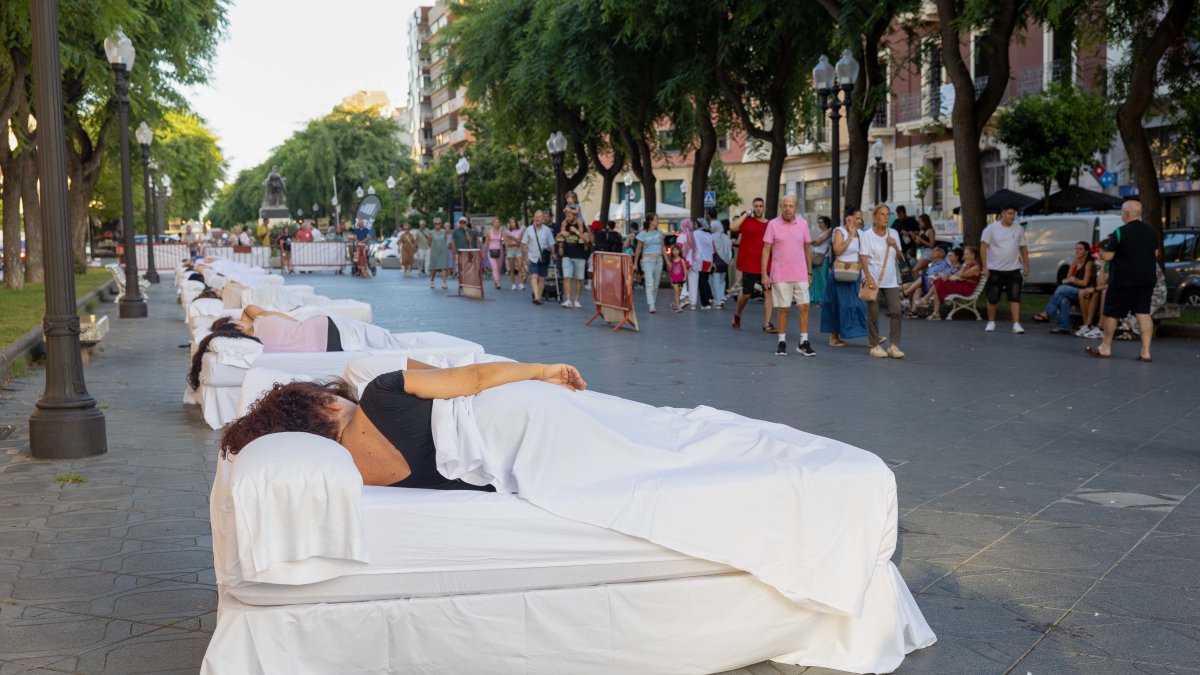 FITT Tarragona: confesiones en una cama en medio de la Rambla