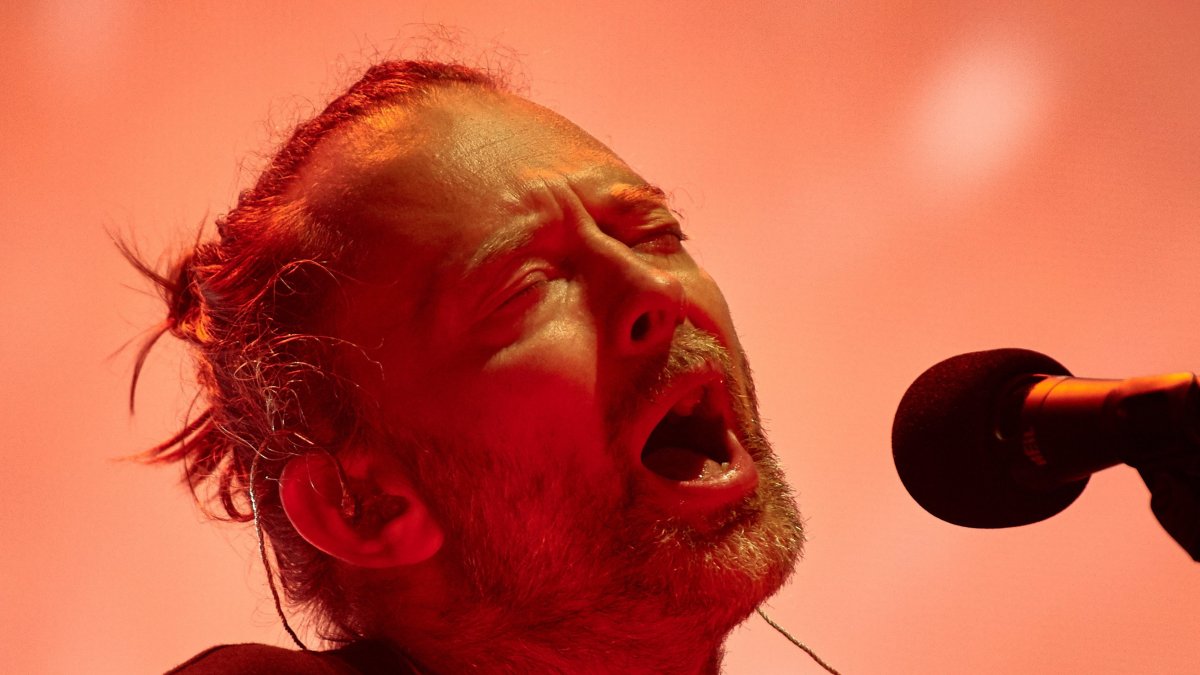 El vocalista de la banda de rock británica Radiohead, Thom Yorke, durante el concierto de su banda hoy, miércoles 28 de junio de 2017.