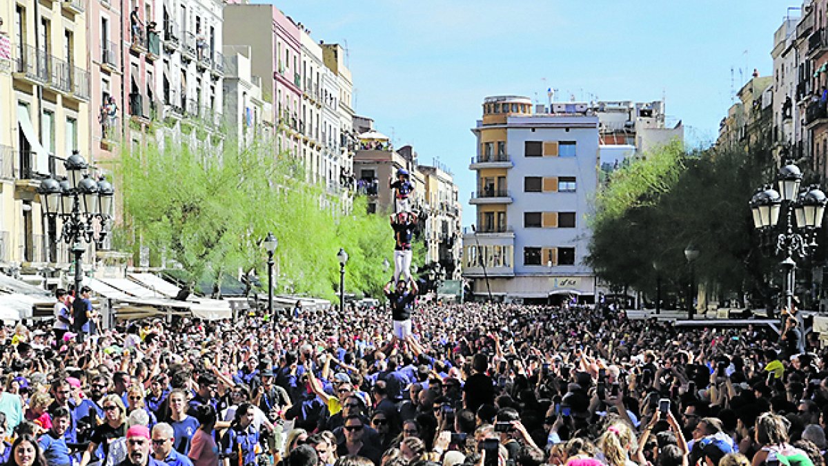 Els pilars caminant, protagonistes del darrer dia de Santa Tecla