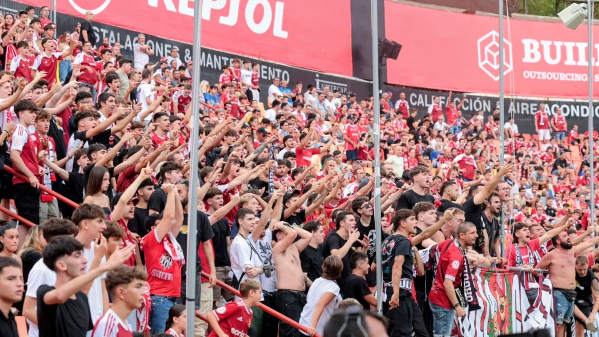 Asistentes al partido entre el Nàstic y el Atlético Sanluqueño