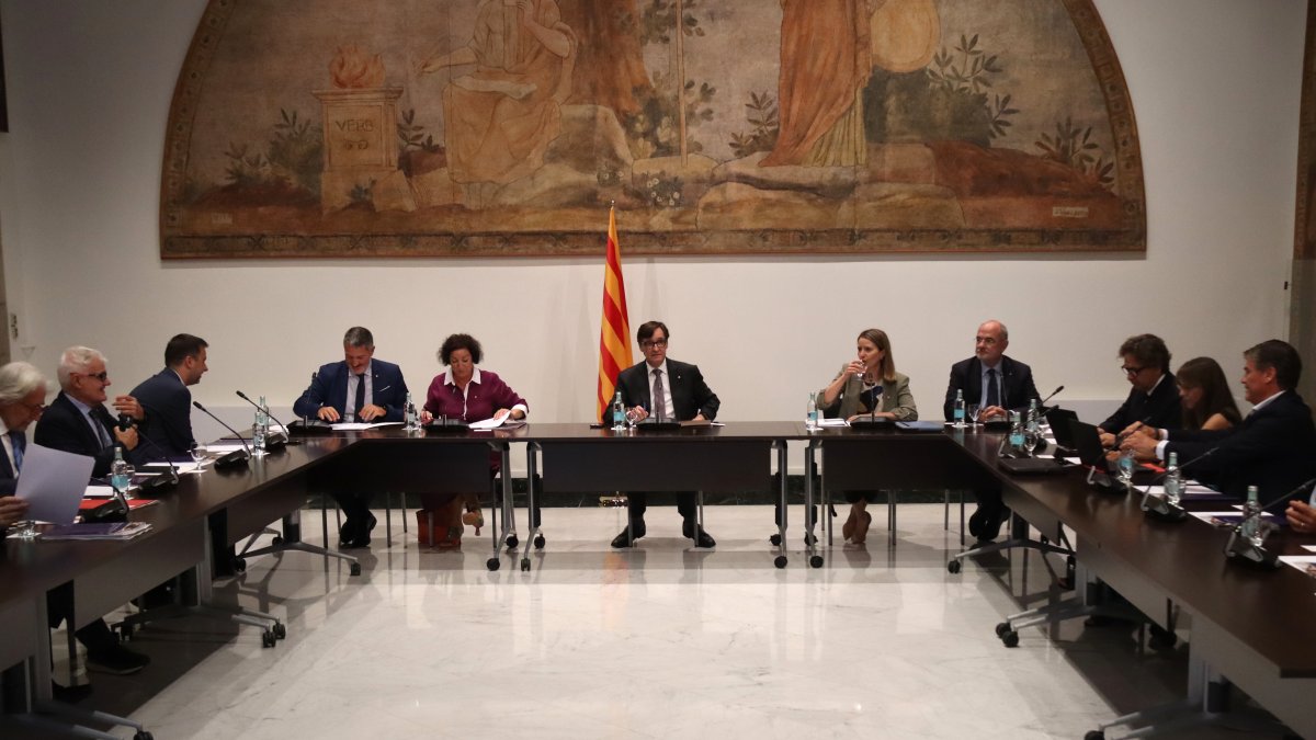 El president Illa encabeza la reunión este martes en el Palau de la Generalitat.