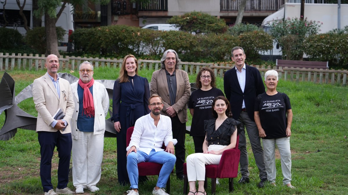 Foto de familia del espectáculo inaugural 'La zorrita astuta'.