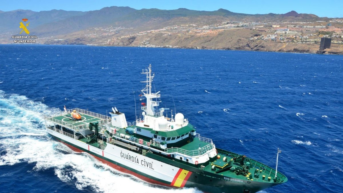 El buque, con base en Canarias, también se emplea en la lucha contra el narcotráfico.