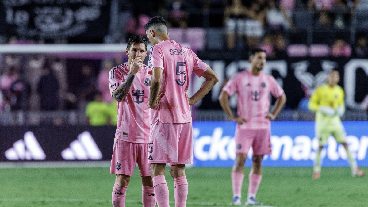 Sergio Busquets, con Leo Messi en un partido del Inter Miami.