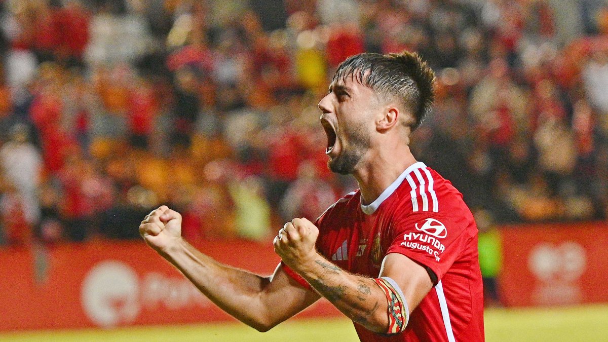 Jardí celebra su gol ante el Eldense con pura emoción.