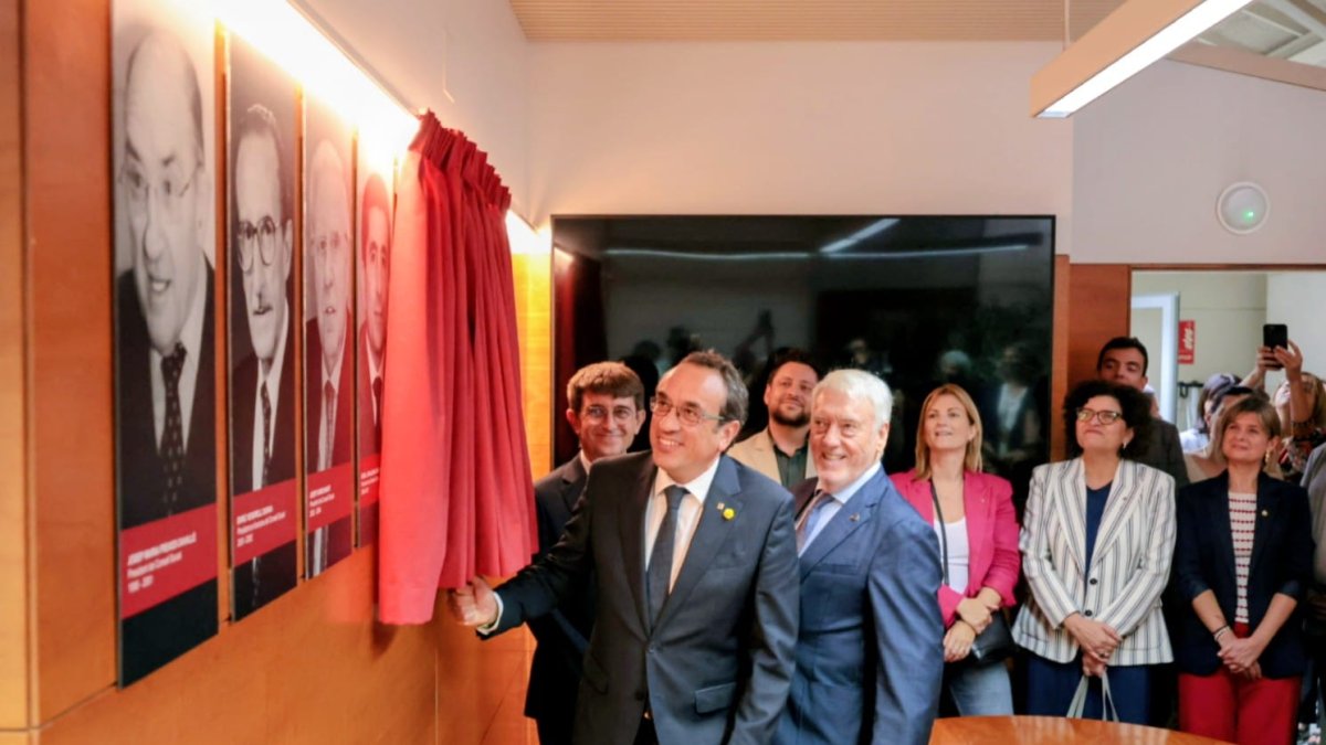 Inauguración de la galería fotográfica de los presidentes del Consell Social.