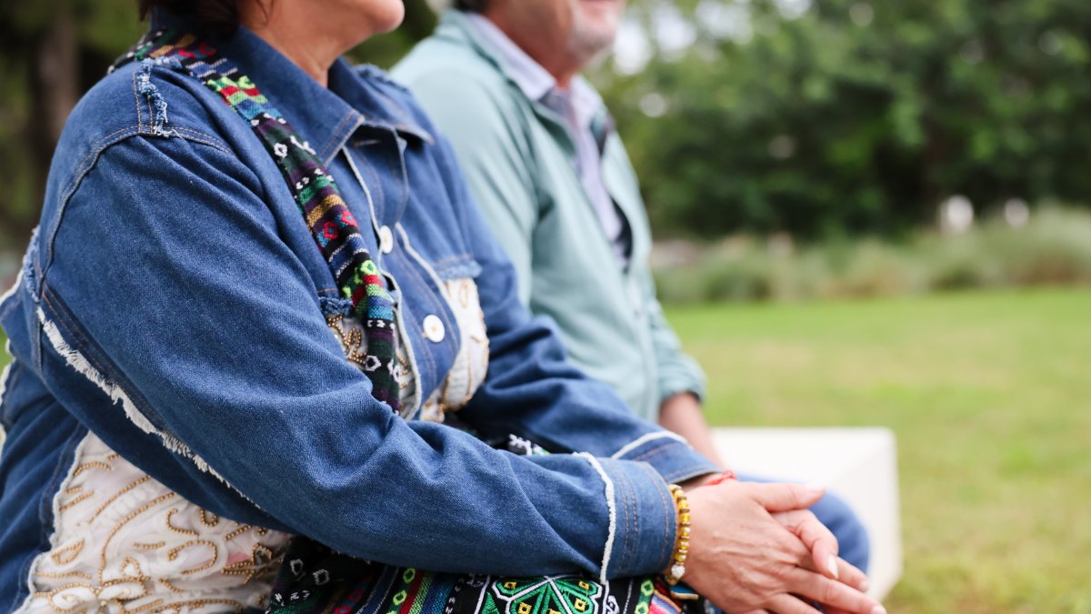 Laura y Francesc relatan al ‘Diari’ su experiencia en Alcohólicos Anónimos.