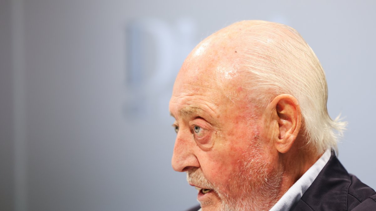 El presidente de la Federació Catalana de Futbol, Joan Soteras, durante de la entrevista.