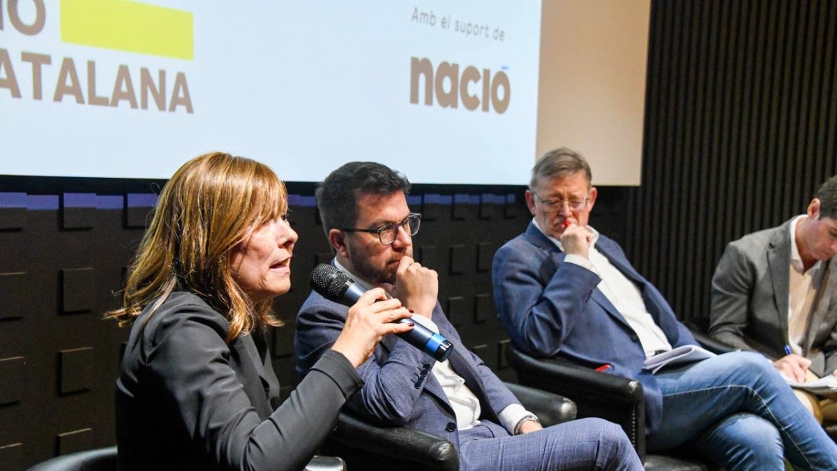 Unxue Barekos, Pere Aragonès y Ximo Puig en una jornada sobre el catalanismo de este siglo celebrada en Vilafranca del Penedès.