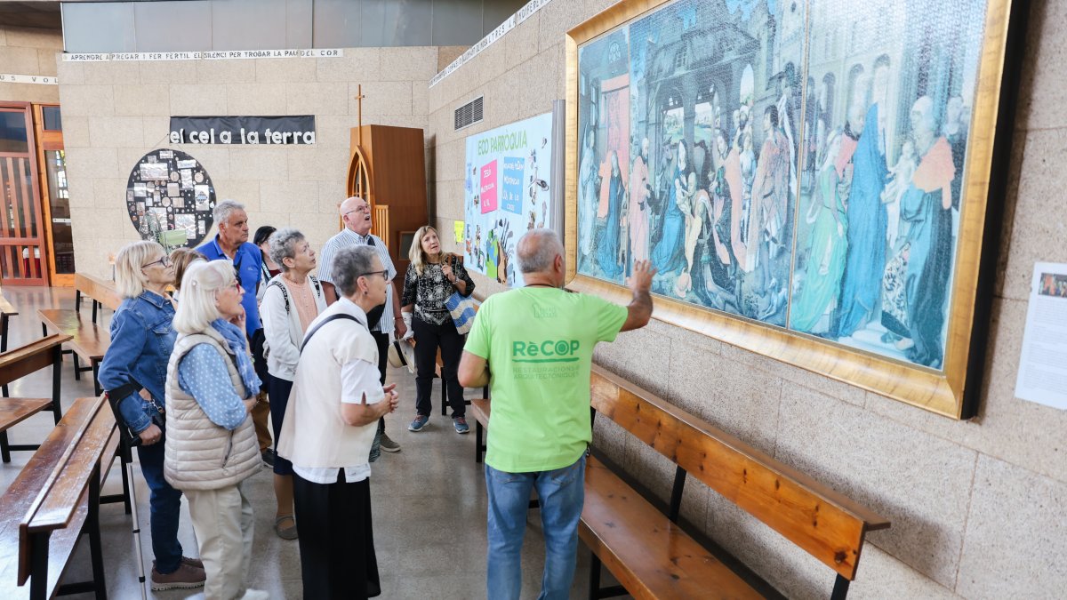 Dins l’Església Sant Bernat Calvó s’ensenyava el quadre de trencaclosques de 18.000 peces