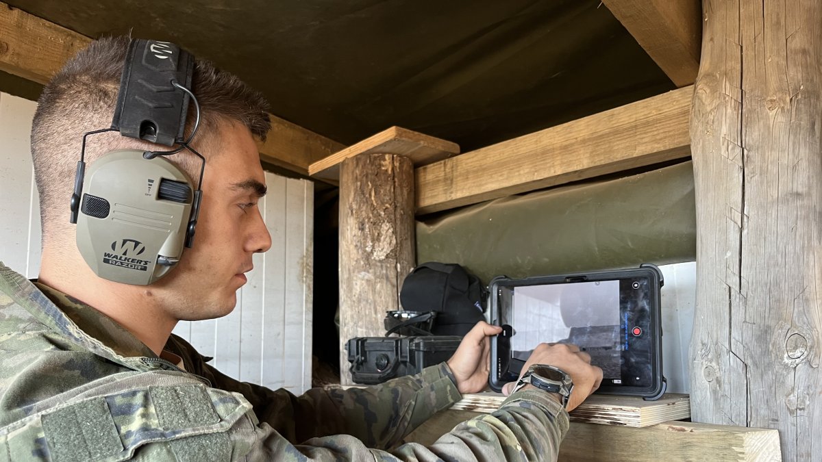 Entrenamiento de la Brigada Paracaidista del Ejército de Tierra en el Campo de Tiro y Maniobras de Casas de Uceda (Guadalajara).
