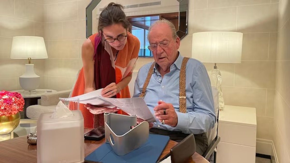 Debray y el emérito trabajando en Abu Dabi.