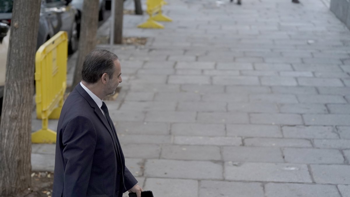 El exministro José Luis Ábalos entra en el edificio del Tribunal Supremo este miércoles