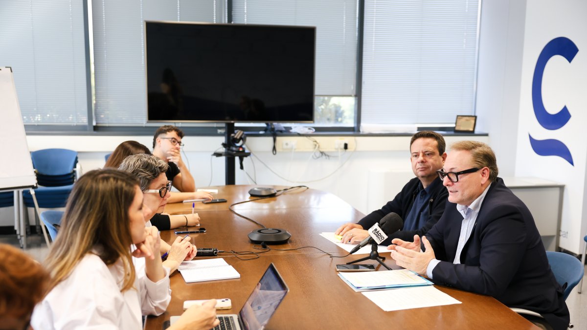 El alcalde, Oliver Klein, y el concejal de Hacienda, David Chatelain, han comparecido ante los medios este 15 de octubre.