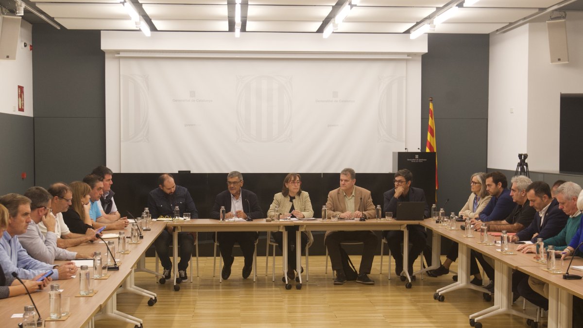 Reunió dels alcaldes amb la consellera de Territori, Sílvia Paneque.