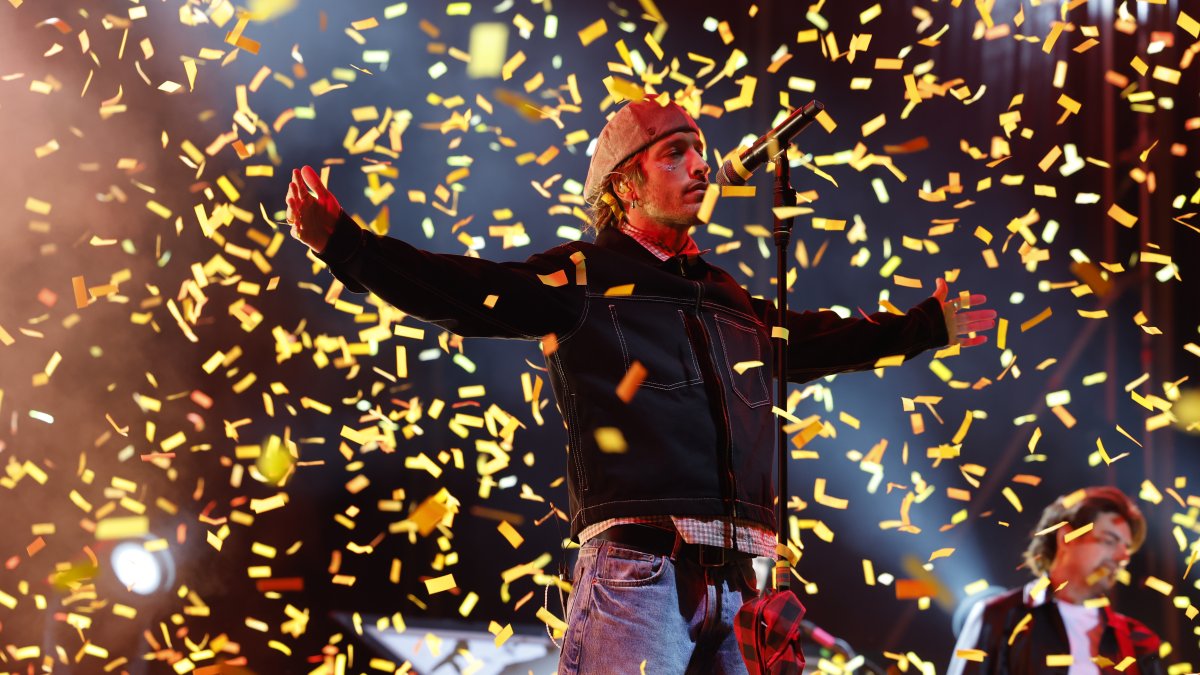 El grupo Marlon durante el concierto que ofrece hoy jueves en la plaza del Pilar en Zaragoza.