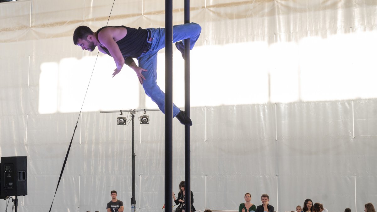 Una de les primeres actuacions, «Entre Nous».​​