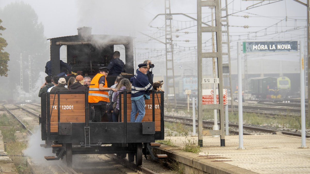 Participants a bord d'un dels trens històrics
