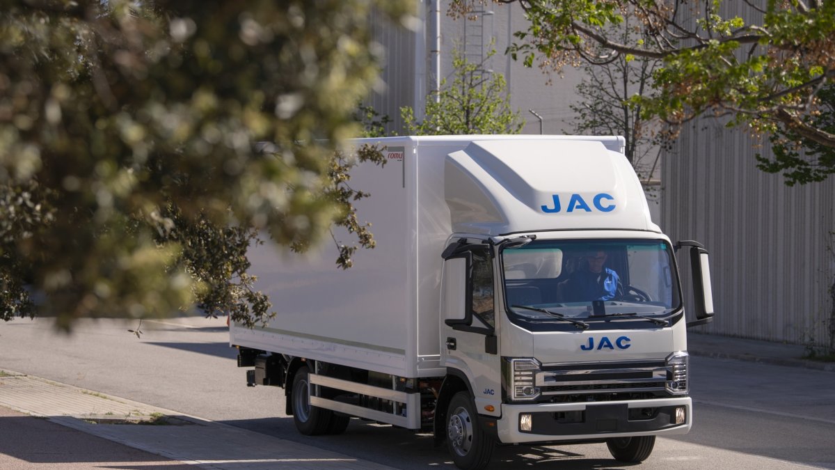 Un dels camions industrials de la firma JAC.
