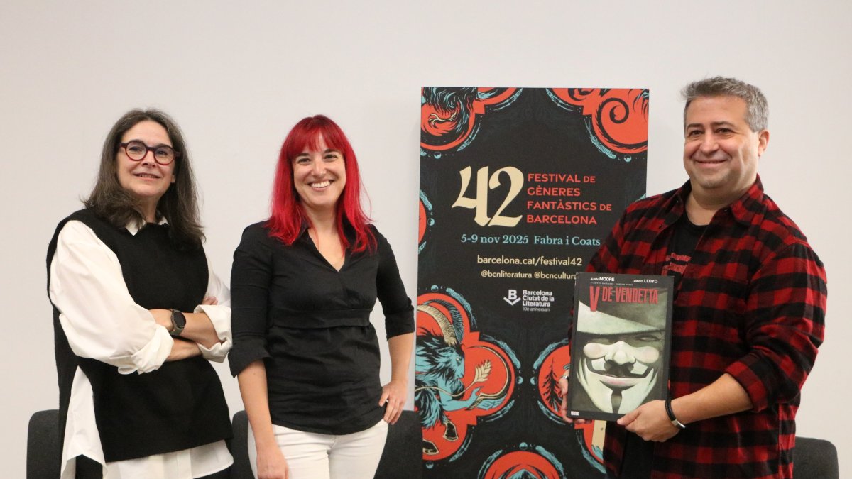 Ricard Ruiz, que lidera el equipo del festival, junto a la especialista Karen Madrid y la escritora Susana Vallejo.