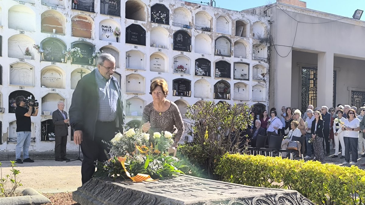 Los vecinos han realizado una ofrenda Floral.