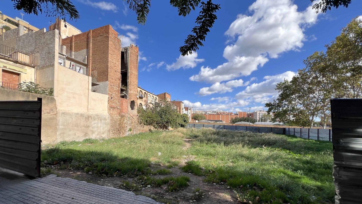 El solar se había usado como aparcamiento en superfície.