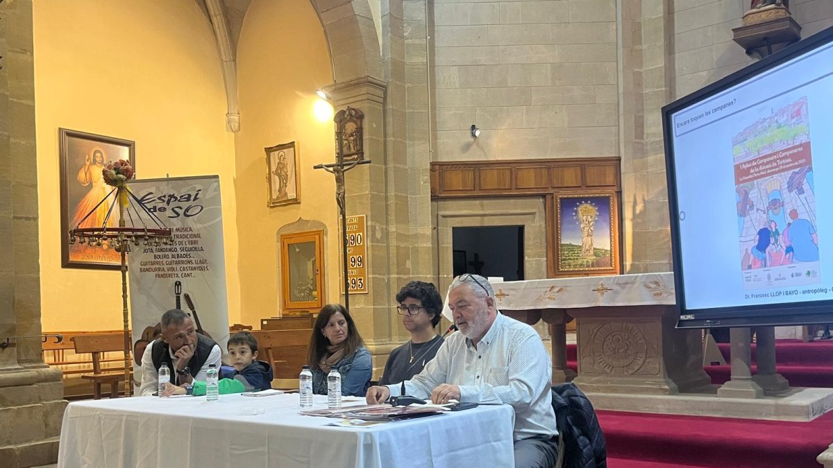 Conferència inaugural de la trobada amb el doctor en antropologia Francesc Llop.