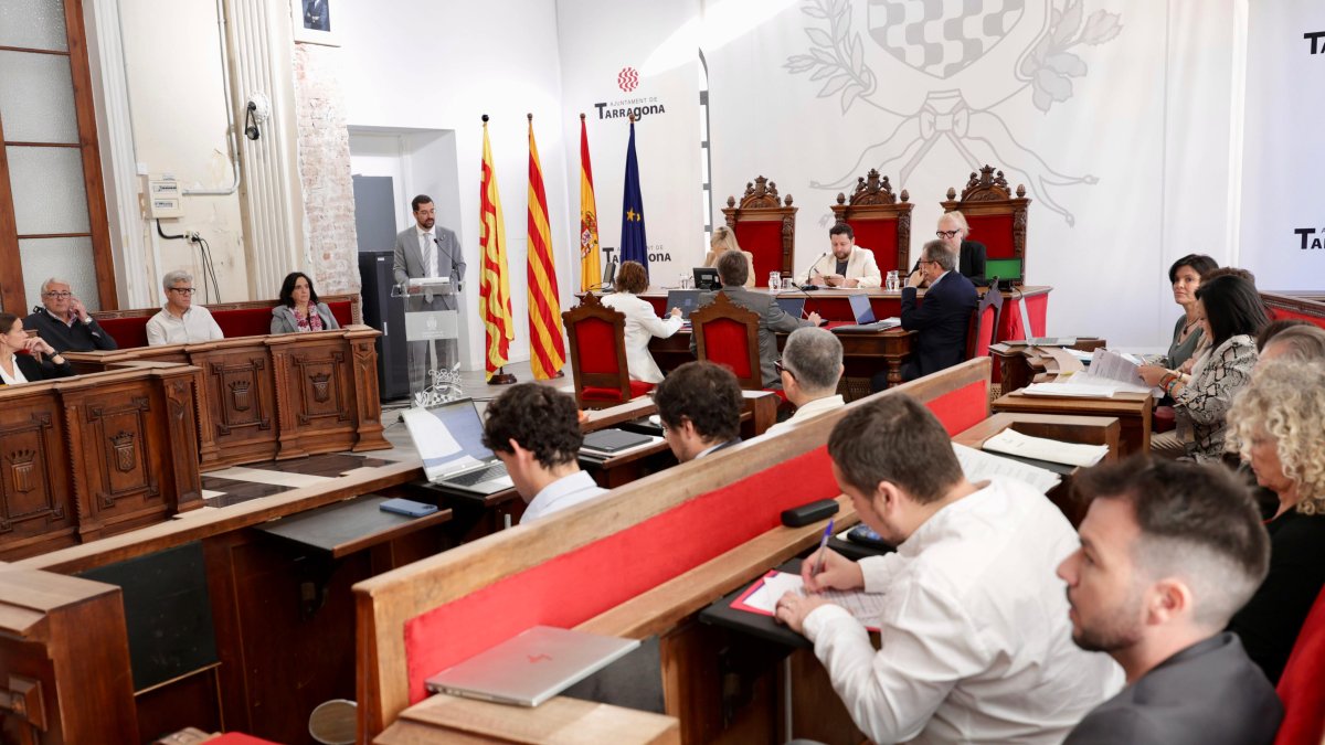 El concejal Nacho García Latorre durante la explicación del Consoci del Patrimoni Romà de Tarraco