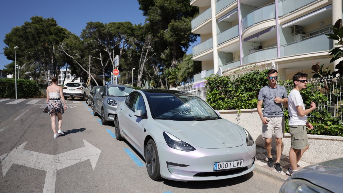 La zona azul llegó a más calles este verano.