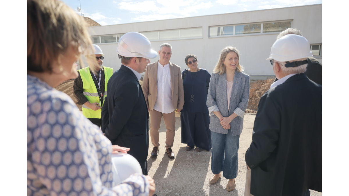 La consellera de Drets Socials, Mònica Martínez Bravo, de visita a Calafell.