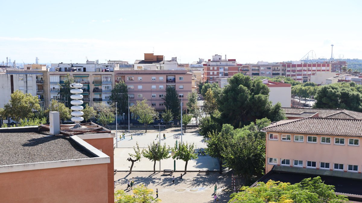 Los colegios Sant Bernat y Torroja i Miret se encuentran uno al lado del otro.