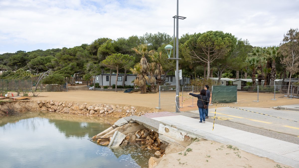 Imagen de la urbanización de La Móra, tras la dana del 3 de noviembre del año pasado. 