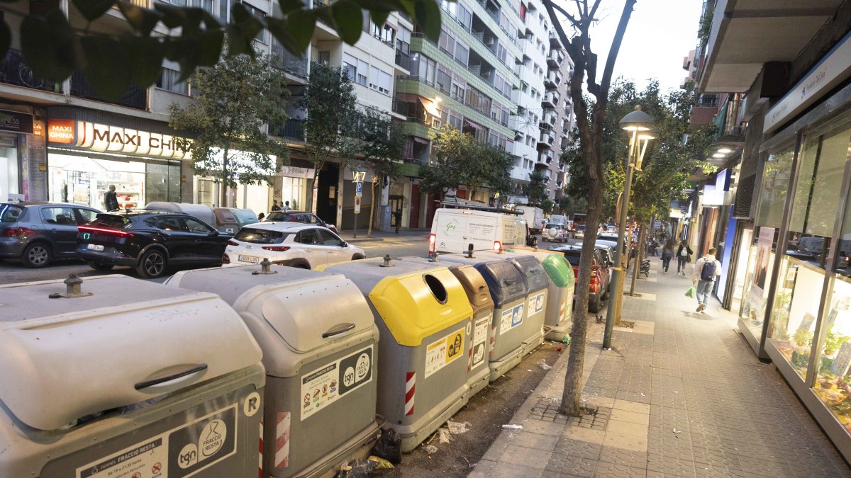 Imagen de ayer de la calle Prat de la Riba, en el centro de la ciudad, ya con la situación muy mejorada respecto a los últimos días.