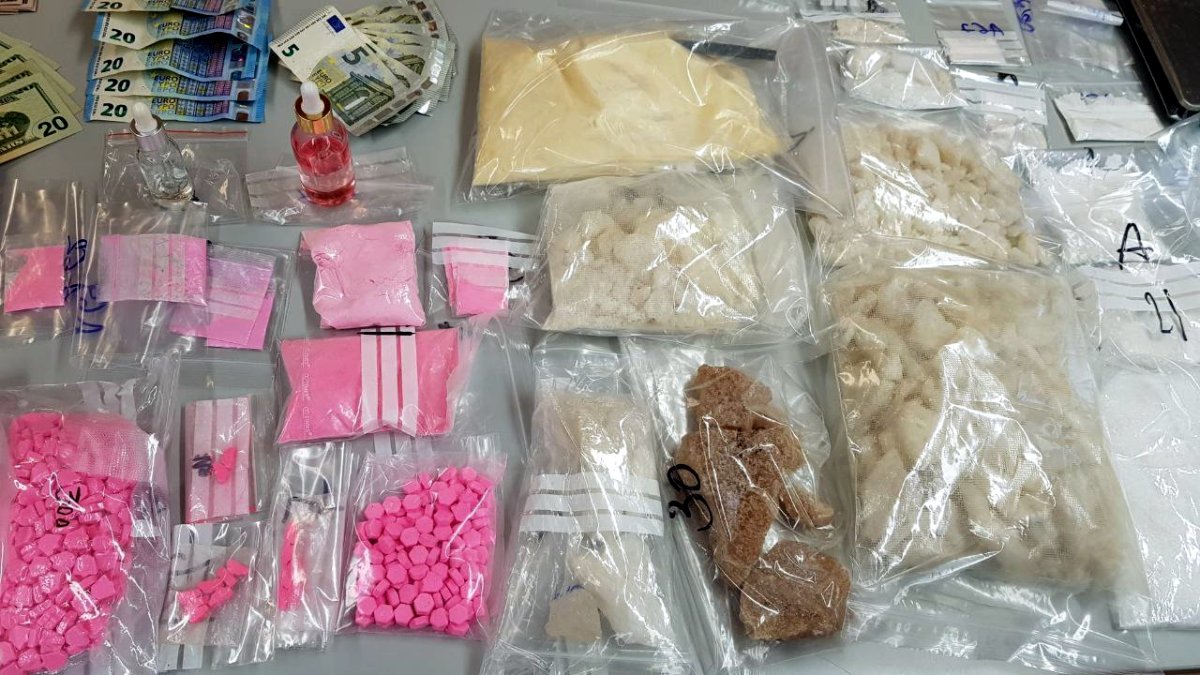 Los Mossos intervienen ketamina, MDMA, pastillas de éxtasis, cocaína y 1.300 euros en efectivo