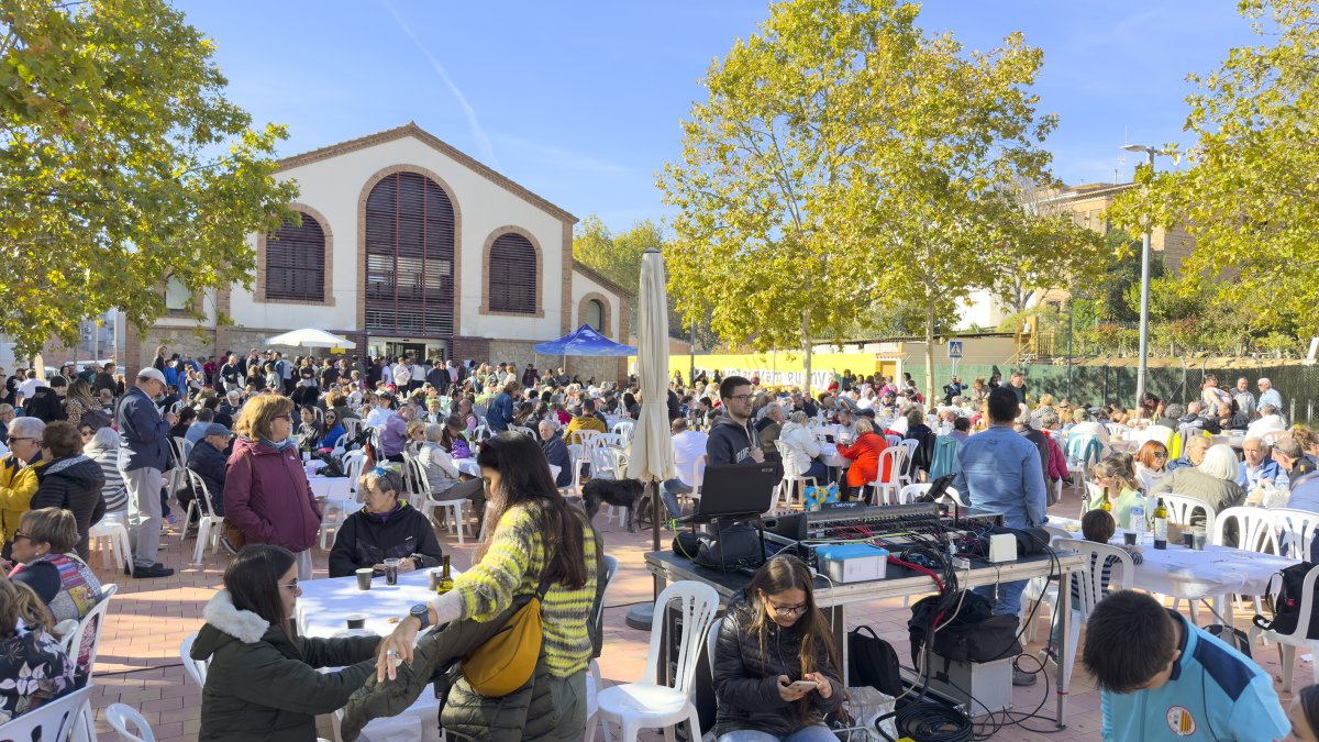 La plaça del Mercat de Flix ha estat l'epicentre de la Festa de la Clotxa.