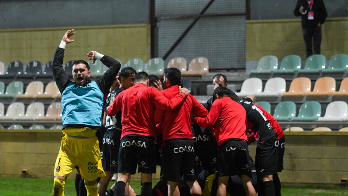 Los jugadores del Reus celebrarán su clasificación para la segunda ronda de la Copa.