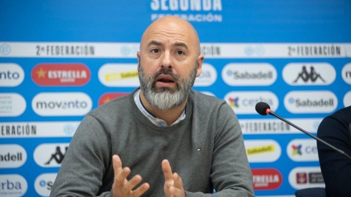 Movilla en la sala de prensa del Sabadell.