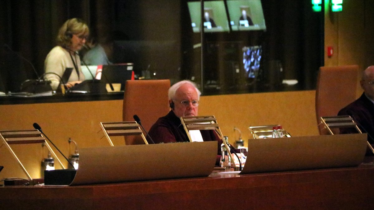 Abogado General Dean Spielmann en la Sala Grande del TJUE al inicio de la vista sobre las cuestiones prejudiciales del Tribunal de Cuentas respecto a la ley de amnistía