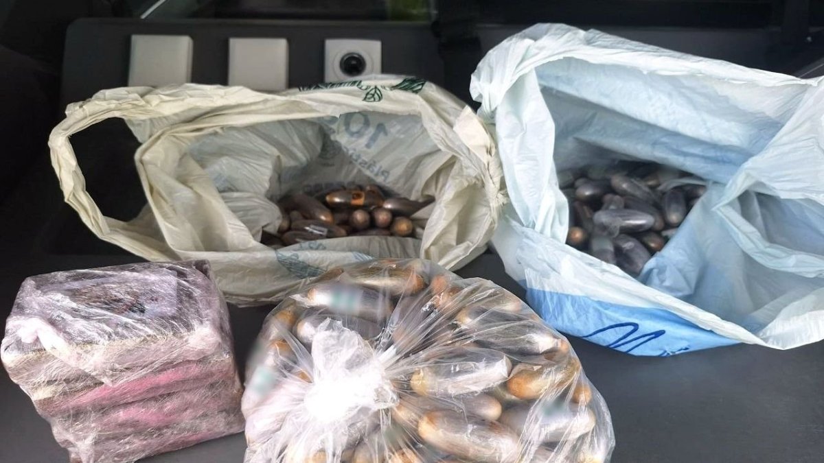 Imagen de la droga encontrada por los Mossos en el maletero del coche de los detenidos