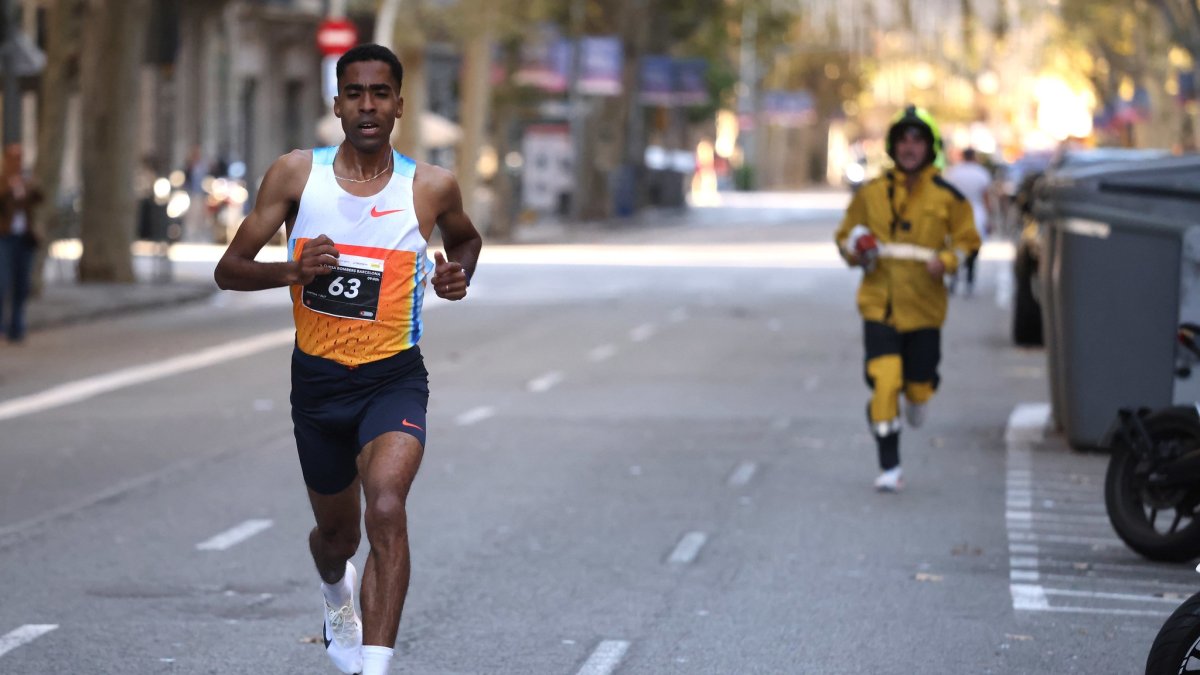 Abdessamad Oukhelfen, durante la Cursa de Bombers de Barcelona.