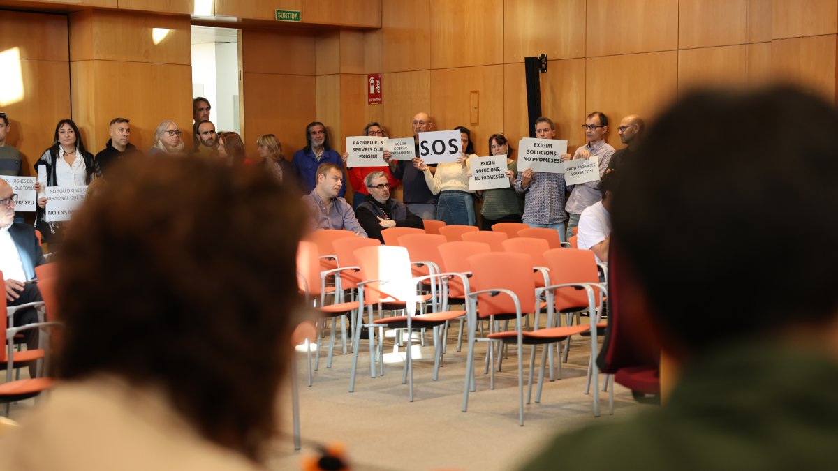 La protesta de los empleados en el último pleno.