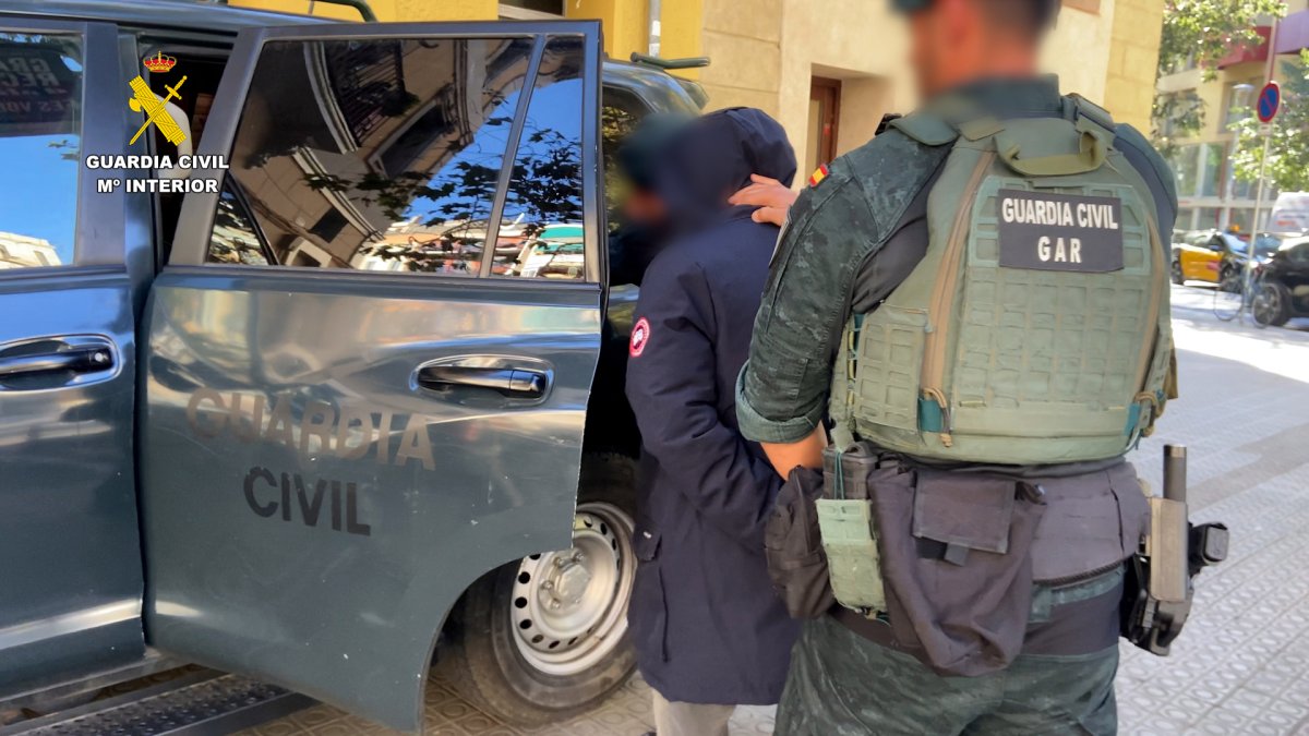 El operativo de la Guardia Civil termina con siete detenidos y diez investigados en Barcelona, Badalona y Castelldefels