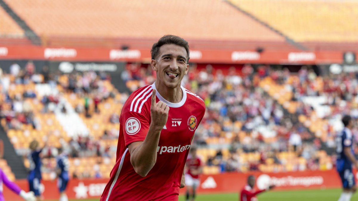 Marcos Baselga celebra su gol ante el Marbella.